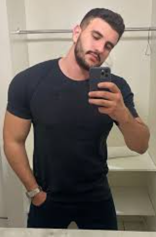 <em><strong>Andrés G. – Miami, FL</strong></em>